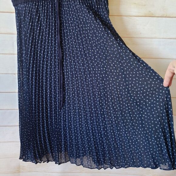 LOFT Henley Top Pleated Skirt Round Neck Cap Sleeve Dress Navy Office Size 6 - Picture 5 of 12
